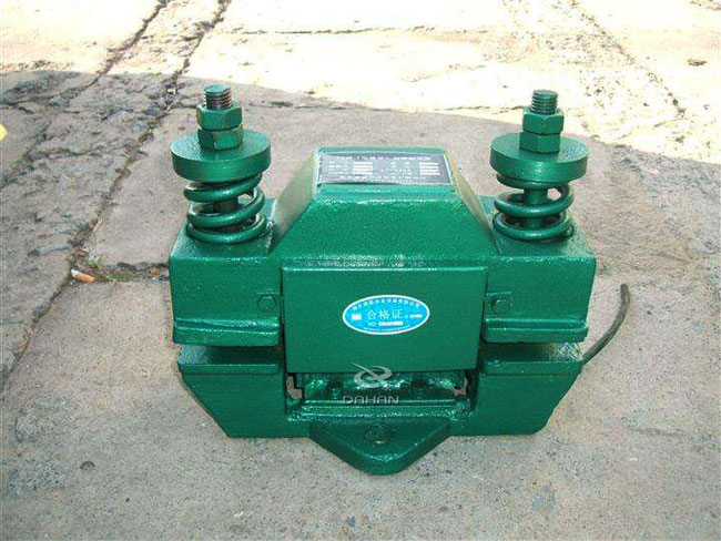 電磁倉壁振動器